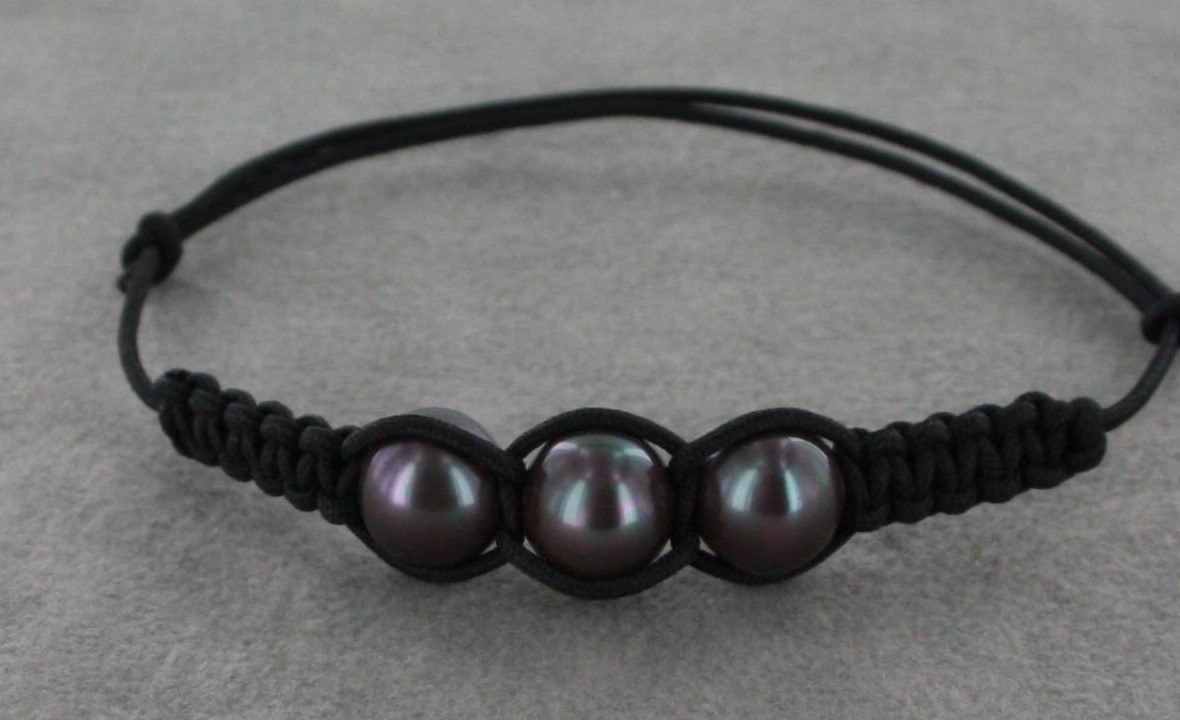 BRACELET PASSEMENTERIE CORDON NOIR REGLABLE 3 PERLES BAROQUES IRISEES 12mm 1 NOIR TAHITI et 2 GRIS