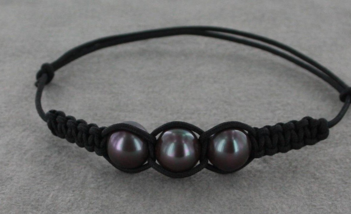 BRACELET PASSEMENTERIE CORDON NOIR REGLABLE 3 PERLES BAROQUES IRISEES NOIR TAHITI 12mm