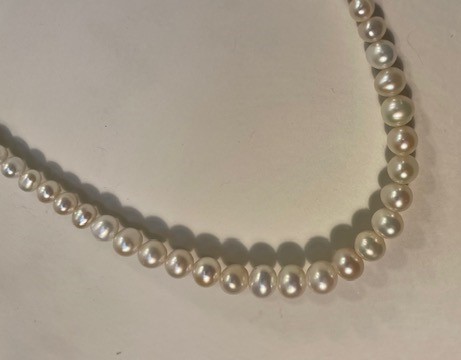 COLLIER 42cm en CHUTE PERLES EAU DOUCE de 08mm à O4mm FERMOIR ARGENT