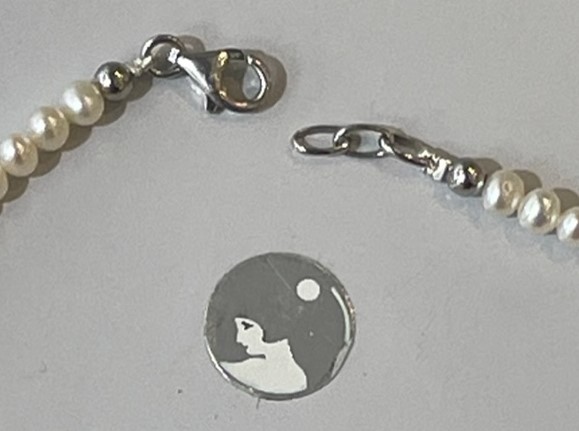 COLLIER 38cm PERLES EAU DOUCE 04mm. Enfilage simple.FERMOIR ARGENT