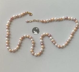 COLLIER PERLES EAU DOUCE MULTI COLOR 05/06mm 43,5cm NDS FERMOIR ARGENT