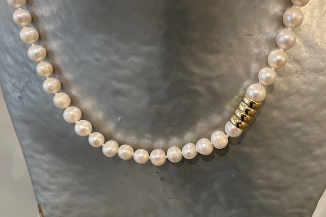 COLLIER 45cm PERLES EAU DOUCE 08mm avec noeuds, fermoir MAGNETIQUE AD forme TONNEAU
