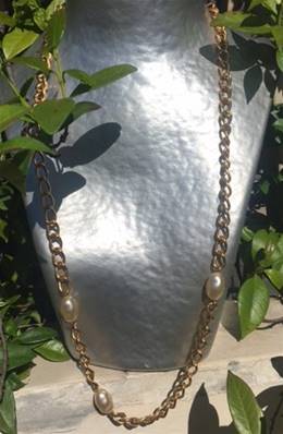 COLLIER CHAINE PLAQUE OR 80cm +3 PERLES de BOHEME BAROQUE. SANS FERMOIR 