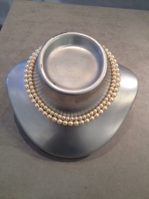 COLLIER PERLES BOHEME BLANC CREME 08mm 70cm avec des Noeuds Sans Fermoir