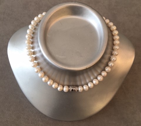 COLLIER PERLES EAU DOUCE 10mm 42cm avec des Noeuds FERMOIR MAGNET ARGENT STRASS+ CH SECURITE