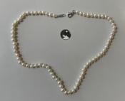 COLLIER PERLES EAU DOUCE 04/05mm 40cm . Enfilage simple. FERMOIR ARGENT