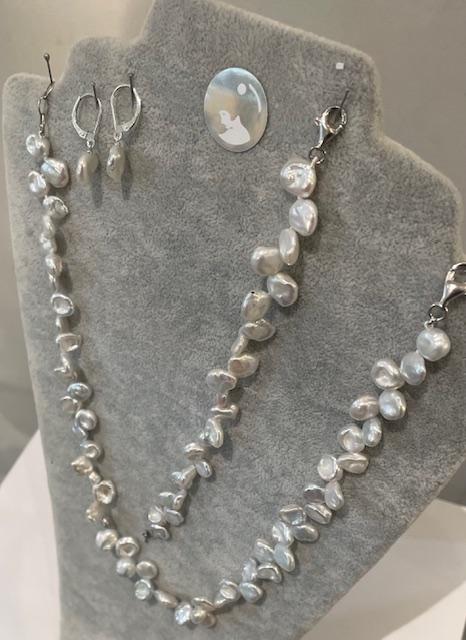 PARURE COLLIER + BRACELET + BOUCLES d'OREILLES en PERLES d'EAU DOUCE KESHIS BLANCHES