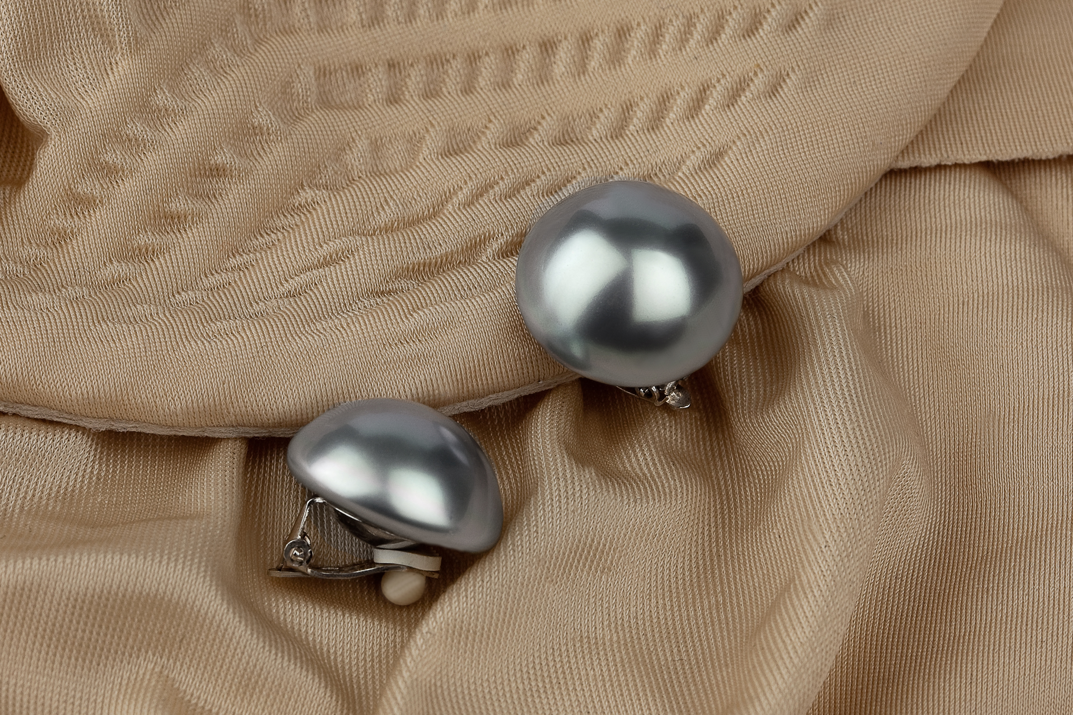 CLIPS ARGENT PERLES IRISEES BOUTONS 16mm GRIS