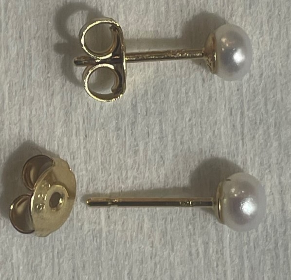 COLLIER 36cm PERLES EAU DOUCE 04mm. Enfilage simple. FERMOIR ARGENT DORE