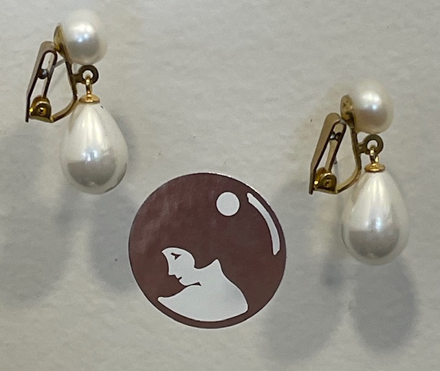 CLIPS BABY PLAQUE OR BOUTONS NAT 08mm + POIRES 10x14mm PERLES de BOHEME qualité STH BLANC