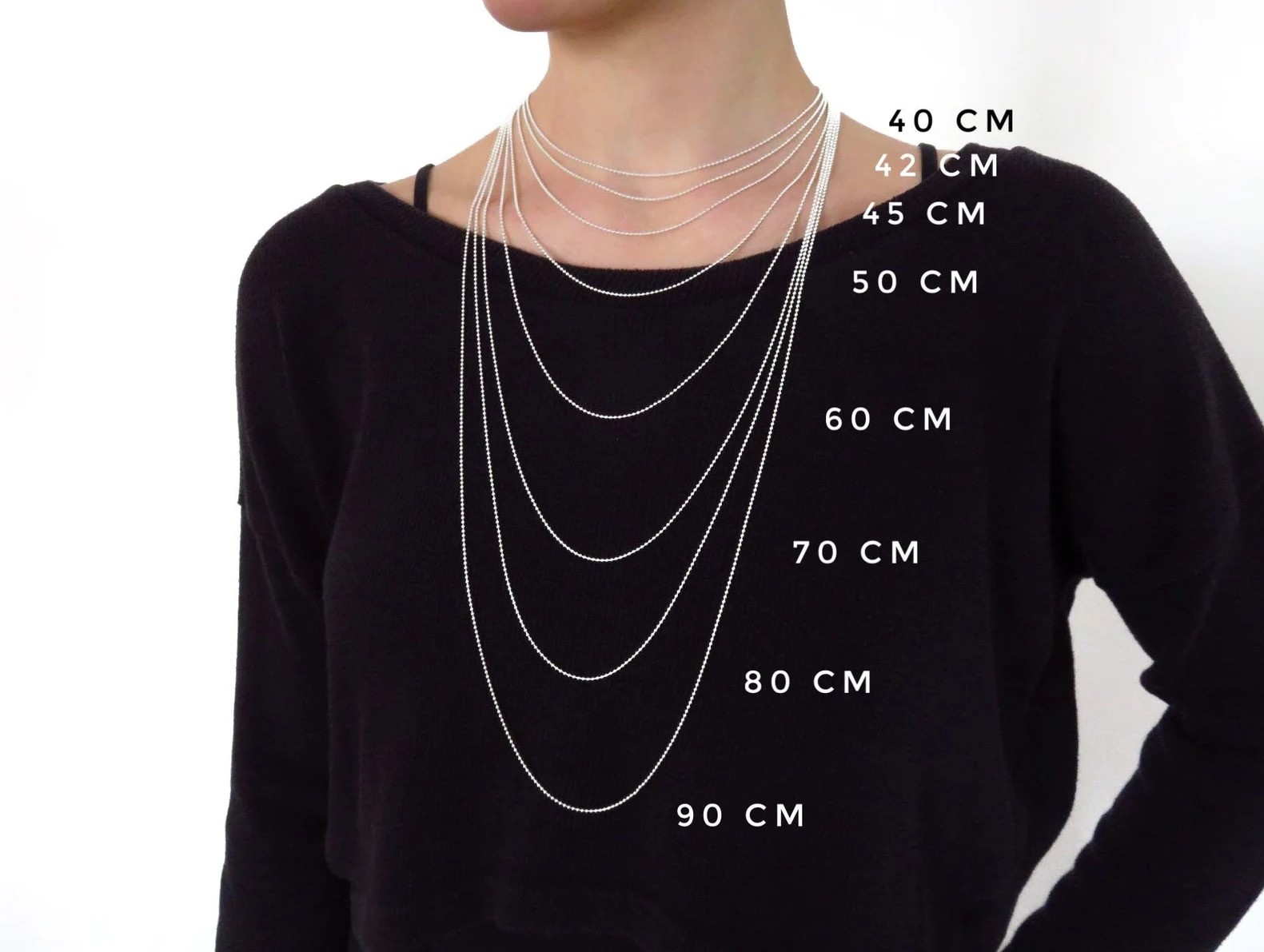 COLLIER 50cm PERLES EAU DOUCE 08mm avec des Noeuds . Fermoir en ARGENT DORE 