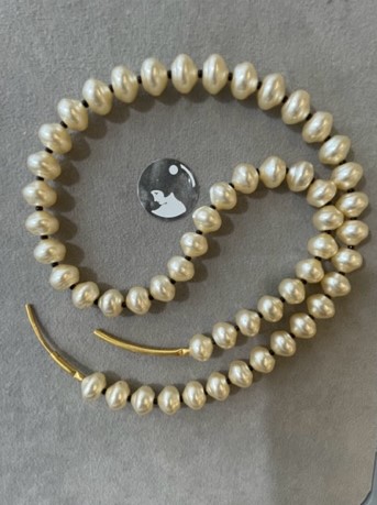 COLLIER 65cm PERLES BOHEME BAROQUES CREME 08mm FERMOIR TUBE DORE 