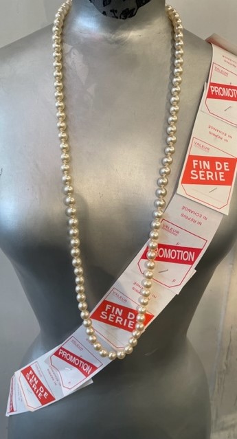 COLLIER SAUTOIR 90cm PERLES de BOHEME CREME 09mm, enfilage avec des NOEUDS FERMOIR ARGENT