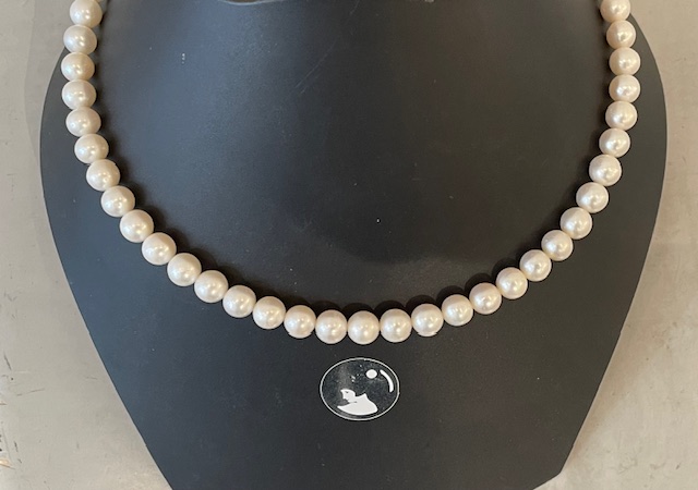 COLLIER 42cm PERLES EAU DOUCE 07/7,5mm . Enfilage simple. Fermoir MOUSQUETON et 3 ANNEAUX en ARGENT RHODIE 925°% 