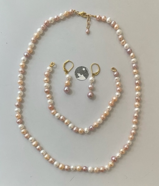 COLLIER PERLES EAU DOUCE MULTI COLOR 05/06mm 43,5cm NDS FERMOIR ARGENT