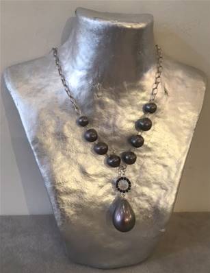 COLLIER DEAUVILLE PERLES IRISEES couleur TAHITI-CHAINE ARGENT+PERLES et POIRE PERLE IRISEE TAHITI    
