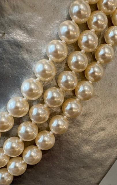 COLLIER 3 RANGS PERLES de BOHEME de qualité STH 08mm. ENFILAGE AVEC NOEUDS. Fermoir ARGENT