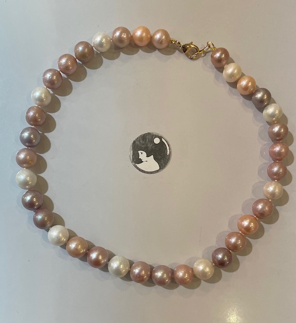 COLLIER 45cm PERLES EAU DOUCE BAROQUES MULTICOLOR 11/13mm. Fermoir MOUSQUETON ARGENT DORE.