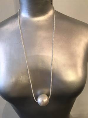 COLLIER 65cm PERLES UREA 02mm GRIS+PERLE MAJORQUE 26mm ROSE PALE