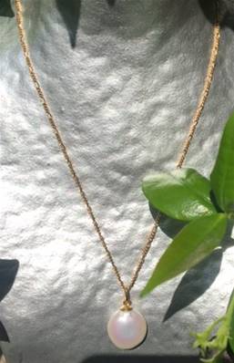 COLLIER 50cm CHAINE FIGARO PLAQUE OR+PERLE EAU DOUCE PASTILLE N°4
