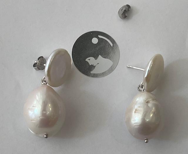 PUCES ARGENT PASTILLES 16mm + PERLES EAU DOUCE 16x18mm environ 