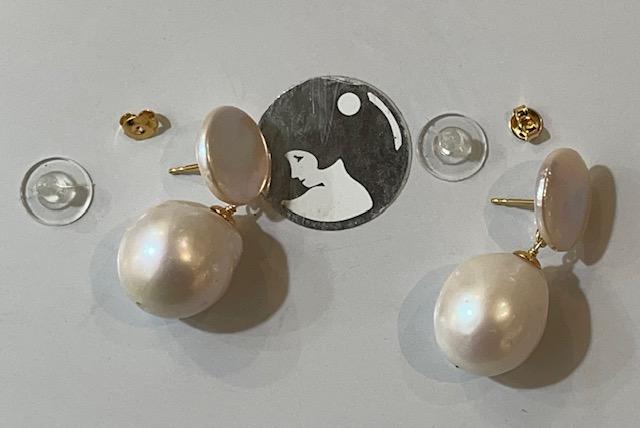 PUCES ARGENT DORE BOUTONS 16mm + PERLES EAU DOUCE 16x18mm environ 