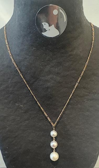 COLLIER 40cm CHAINE FIGARO en Y PLAQUE OR + 3 PERLES EAU DOUCE.  