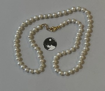 COLLIER 40cm PERLES d'EAU DOUCE 05mm. Enfilage avec des noeuds. FERMOIR ARGENT 