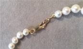 BRACELET 19cm PERLES EAU DOUCE 06/07mm , ENFILAGE NOEUDS FERMOIR AD