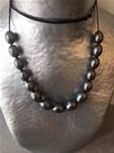 COLLIER CORDON 80cm+15 PERLES IRISEES OLIVES NOIR IRISE couleur TAHITI