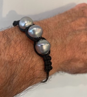 BRACELET CORDON NOIR PASSEMENTERIE NOIRE 3 PERLES BAROQUES GRISES 12mm fermoir Argent;