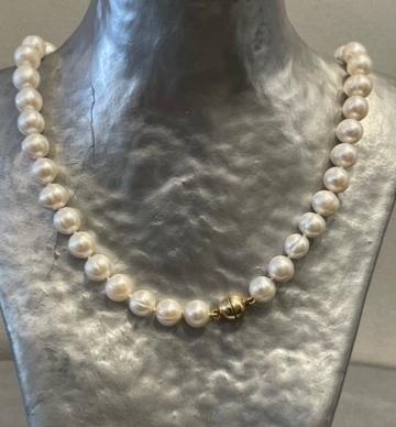 COLLIER 45cm PERLES EAU DOUCE 08mm avec noeuds, fermoir MAGNETIQUE AD forme TONNEAU