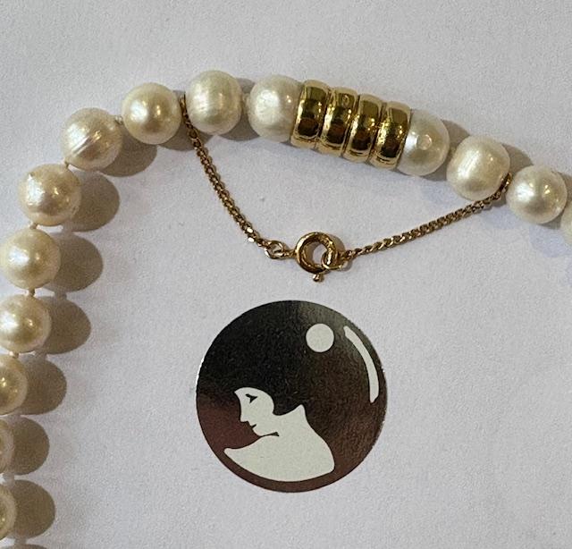 COLLIER 45cm PERLES EAU DOUCE 08/09mm avec noeuds, fermoir MAGNETIQUE AD forme TONNEAU avec petite chaine de sécurité