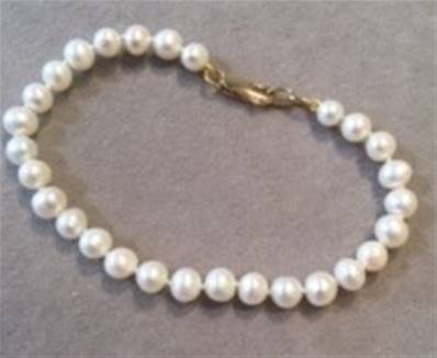 BRACELET 19cm PERLES EAU DOUCE 06/07mm , ENFILAGE NOEUDS FERMOIR AD