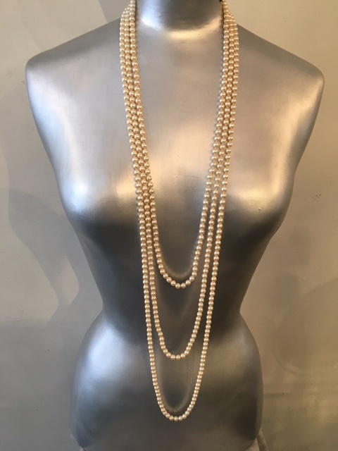 COLLIER 80cm PERLES BOHEME CREME 08mm avec des NOEUDS  FERMOIR ARGENT