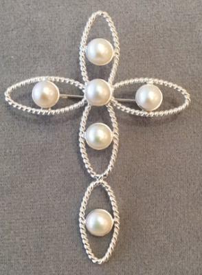 BROCHE CROIX LATINE ARGENT6 BOUTONS BLANC PERLES EAU DOUCE