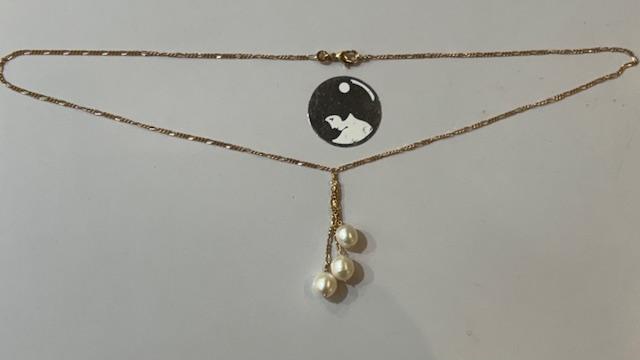 COLLIER CHAINE PLAQUE OR 50cm + CHUTE de 3 PERLES EAU DOUCE en dégradé 