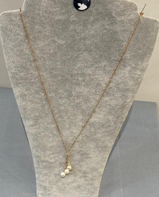 COLLIER CHAINE PLAQUE OR 50cm + CHUTE de 3 PERLES EAU DOUCE en dégradé 