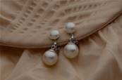 CLIPS ARGENT BOUTONS 07mm+BOULES 10mm BLANC PERLES IRISEES
