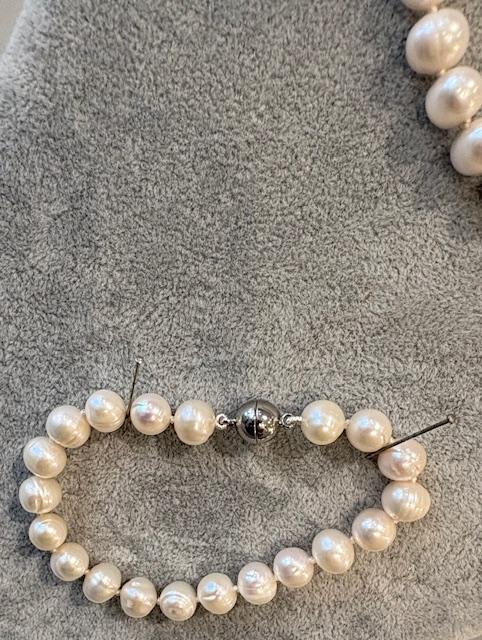 BRACELET 18cm PERLES EAU DOUCE 08mm ENFILAGE avec NOEUDS Fermoir MAGNETIQUE BOULE en  ARGENT RHODIE