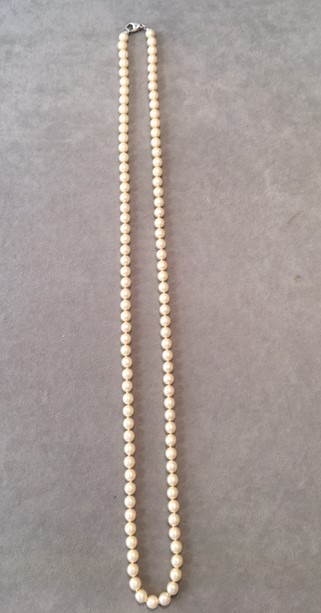 COLLIER PERLES BOHEME CREME 08mm 80cm  avec des NOEUDS  FERMOIR ARGENT