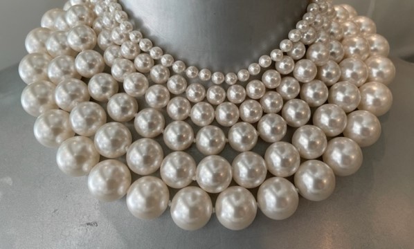 COLLIER SAUTOIR 90cm en PERLES de BOHEME BLANC CREME de qualité STH 3 CHUTES 14mm. Fermoir Argent.   