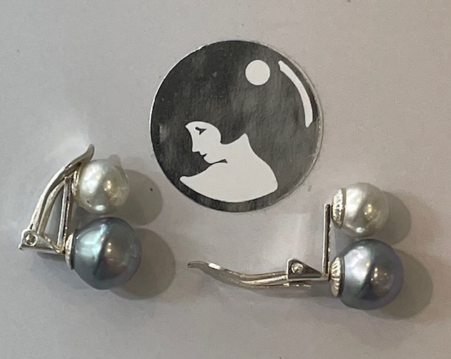 CLIPS DOUBLES ARGENT BI COLOR PERLES de BOHEME STH 08mm BLANC + 10mm BAROQUES GRIS