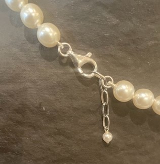 COLLIER 38cm - base de cou - PERLES de BOHEME BLANC de qualité STH 08mm  avec des Noeuds Fermoir A