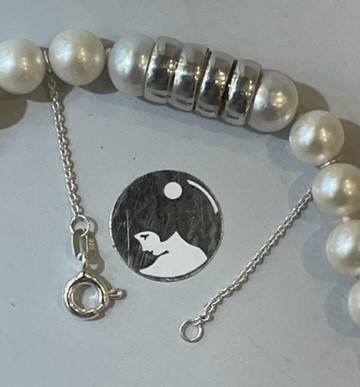 COLLIER 42cm PERLES EAU DOUCE 08/09mm avec des noeuds FERMOIR TONNEAU MAGNETIQUE ARGENT + CHAINE SECURITE