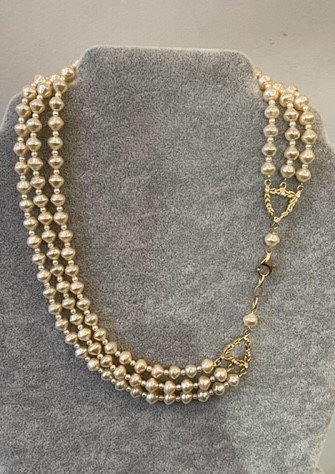 COLLIER 3 RANGS PERLES BOHEME BAROQUE PM BLANC CREME, FERMOIR TRIANGLE AD