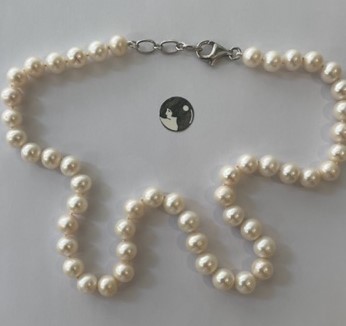 COLLIER 48cm PERLES EAU DOUCE 08/8,5mm avec des noeuds. Fermoir ARGENT 