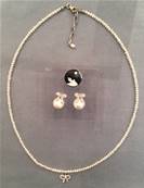 PARURE CN19 COLLIER MINI+BOUCLES PERLES EAU DOUCE+NOEUD STRASS  