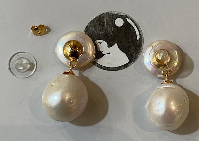 PUCES ARGENT DORE BOUTONS 16mm + PERLES EAU DOUCE 16x18mm environ 