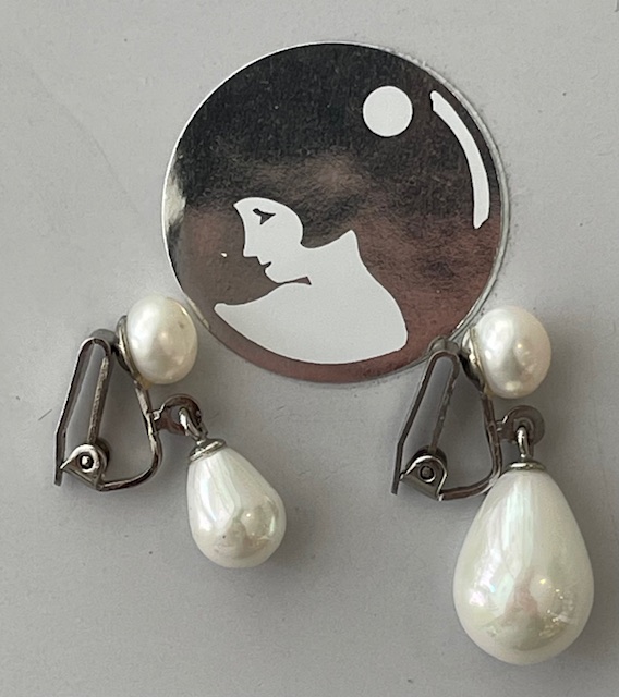 CLIPS BABY PLAQUE ARGENT BOUTONS NAT 06mm + POIRES 07x10mm en POUDRE de PERLES